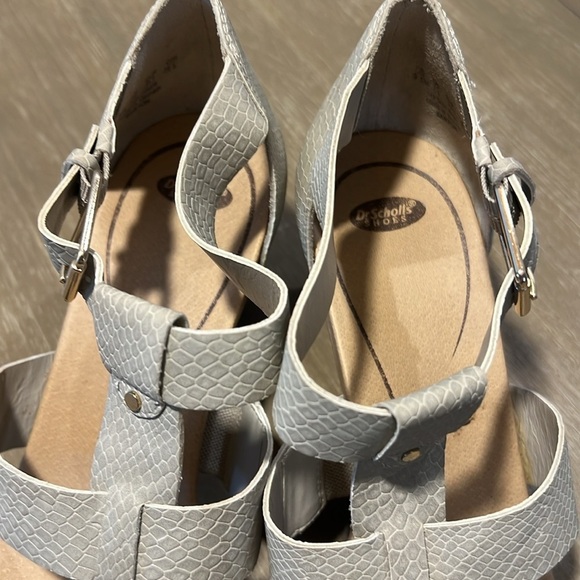 Dr. Scholls Light Gray Wedges​ - Picture 5 of 5
